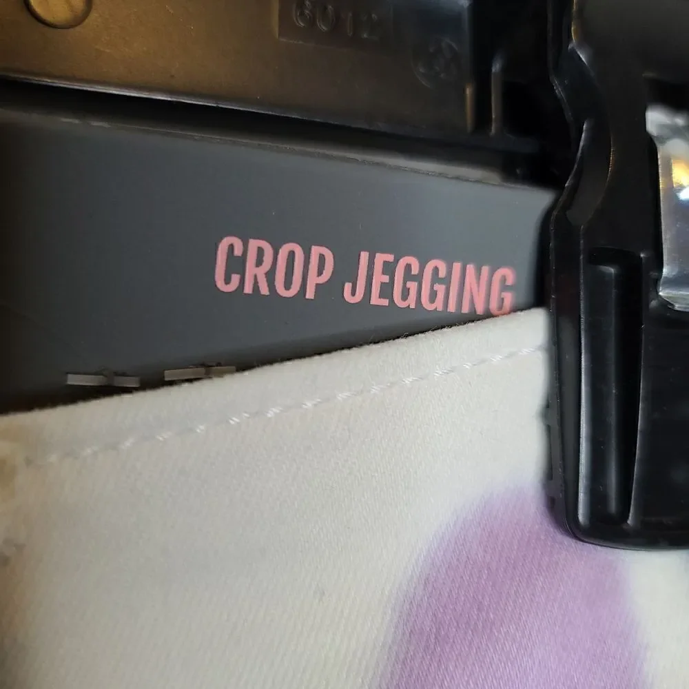 20W Torrid Crop Jegging Tie Dye Super Soft Jeans High Waist Stretch Fitted pocke